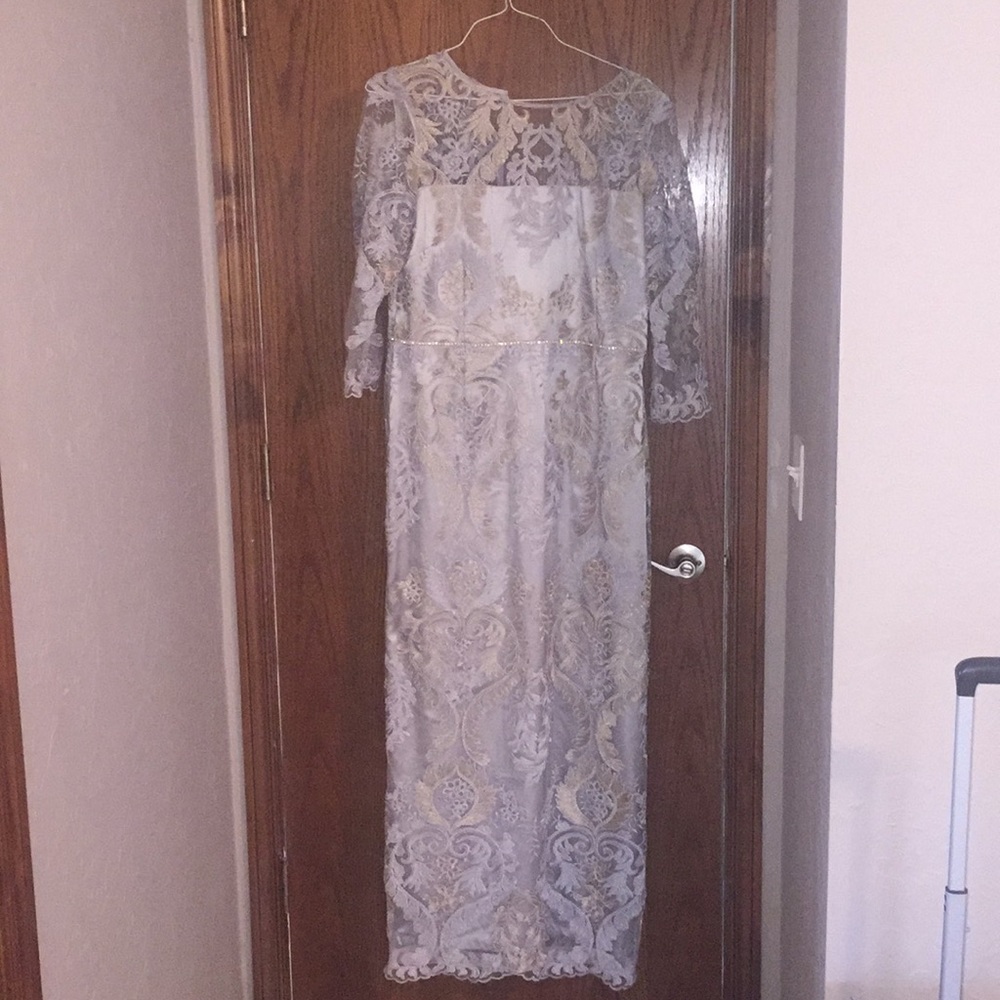 Gorgeous Tahari ASL Metallic Embroidery Gown